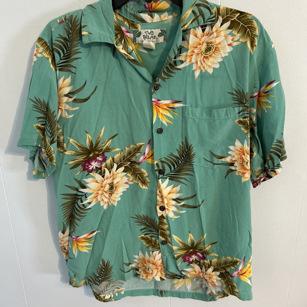 Hawaiian shirt..Two Palms,  MADE IN HAWAII USA!! 100% Rayon.... Medium